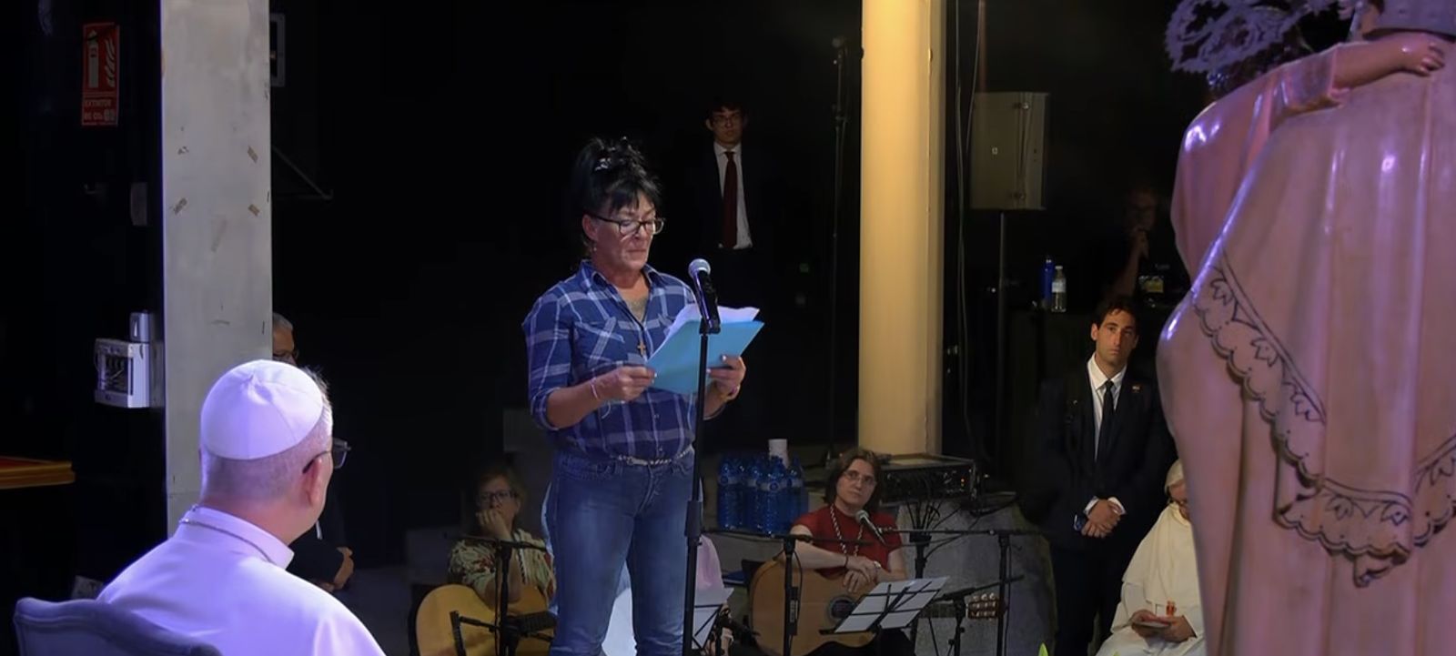 Uno de los testimonios, ante el Papa