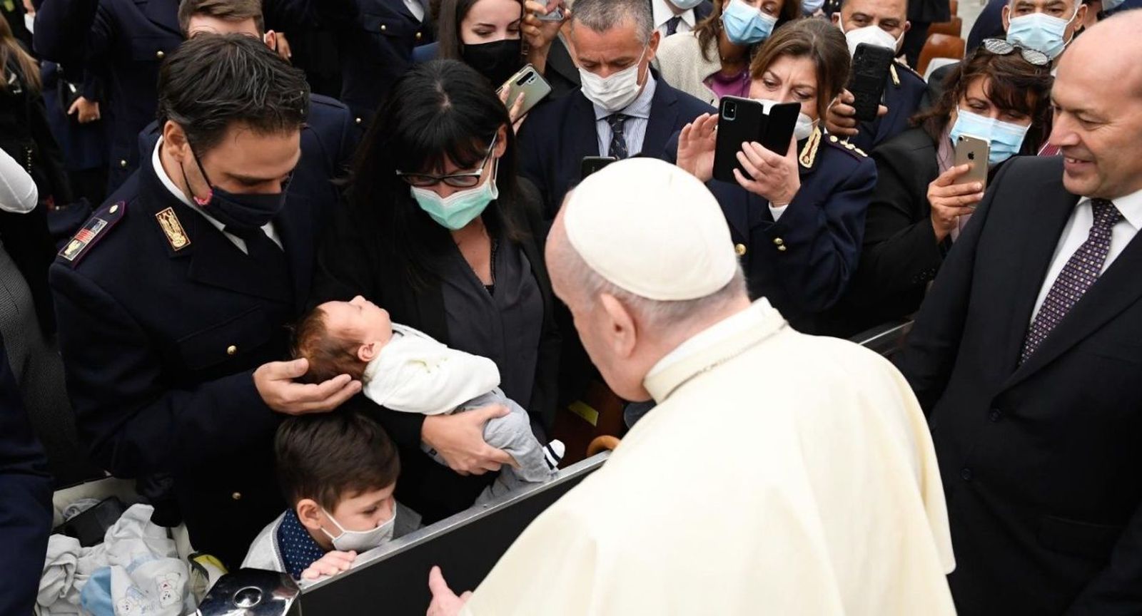 El Papa recibe a los agentes y sus familias