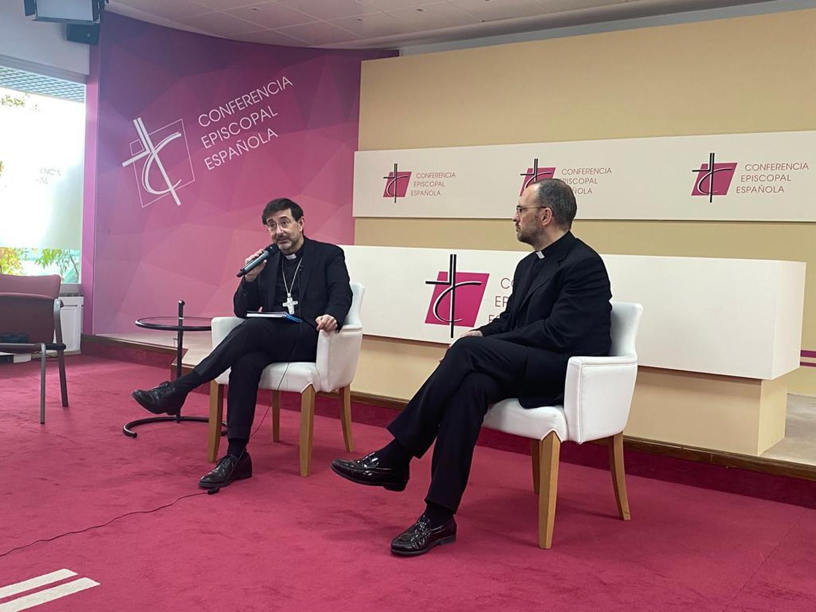 José Cobo, durante el briefing