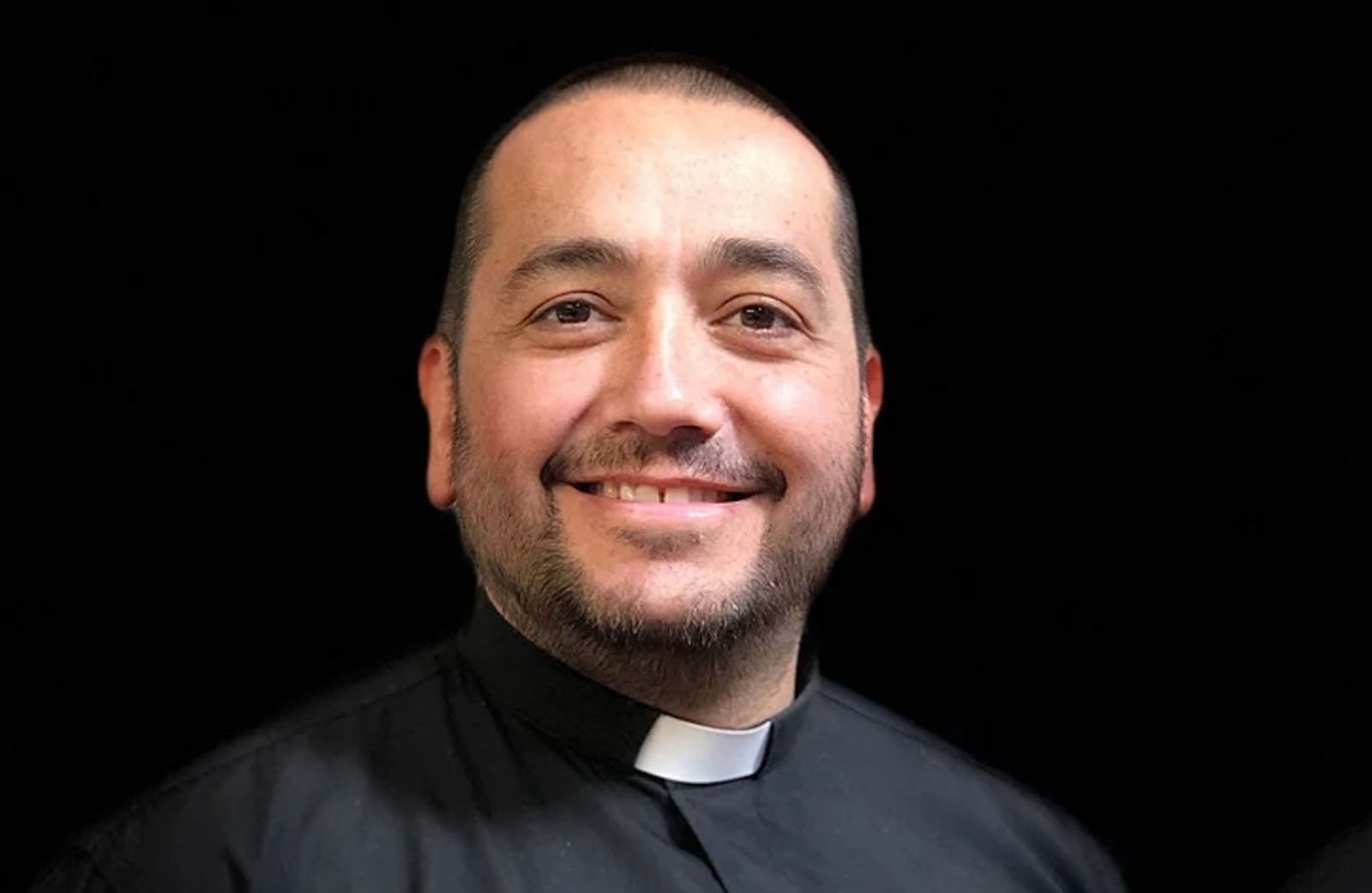 Padre Hugo Adán Fernández, párroco anglicano