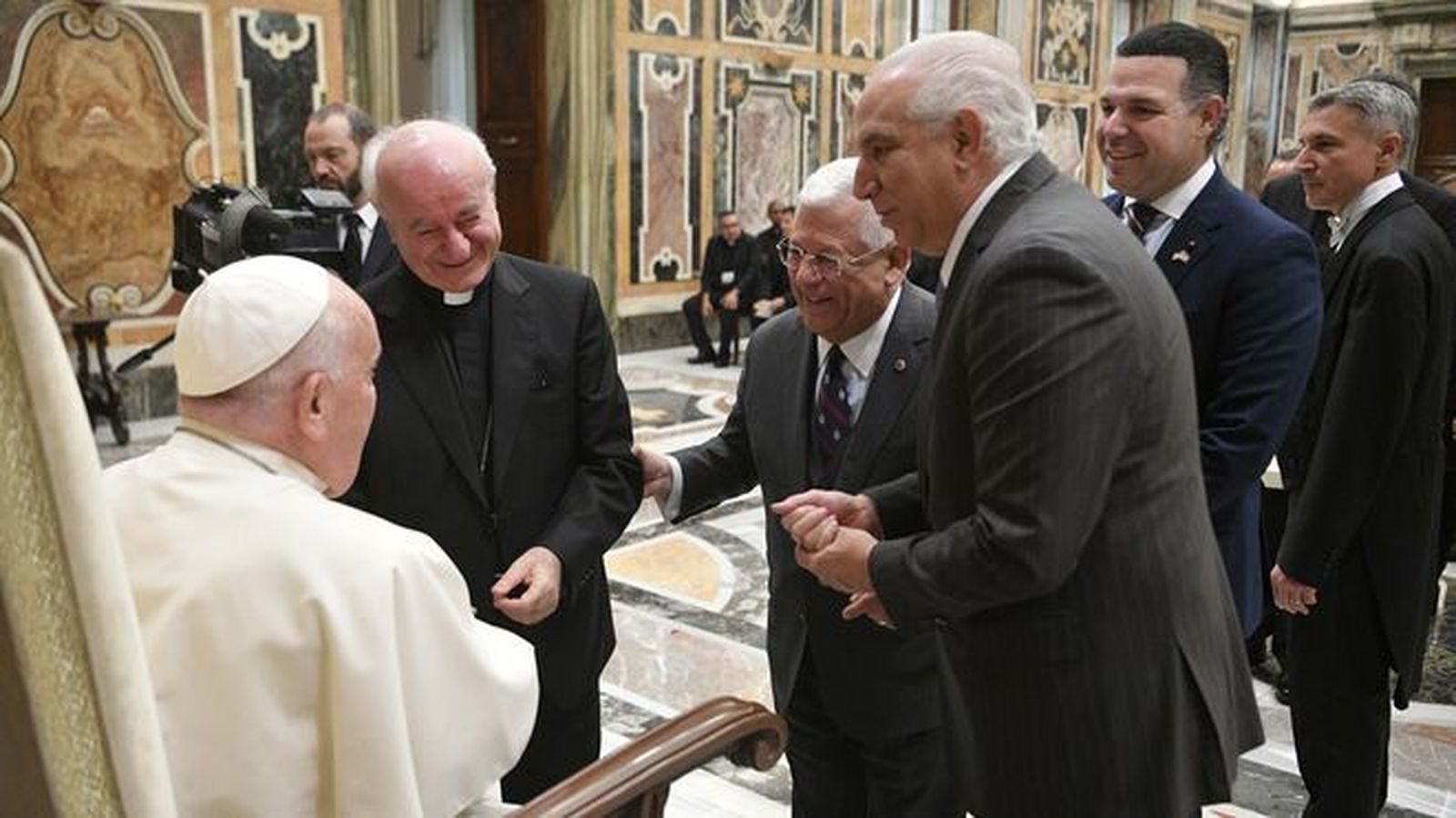 El papa con Paglia, Tallaj y Paredes