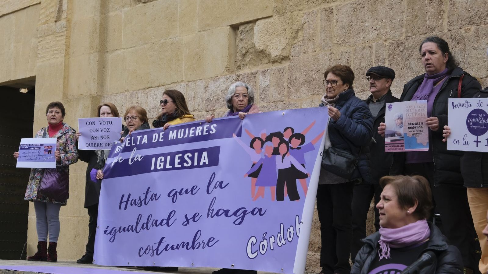 Revuelta de mujeres en la Iglesia
