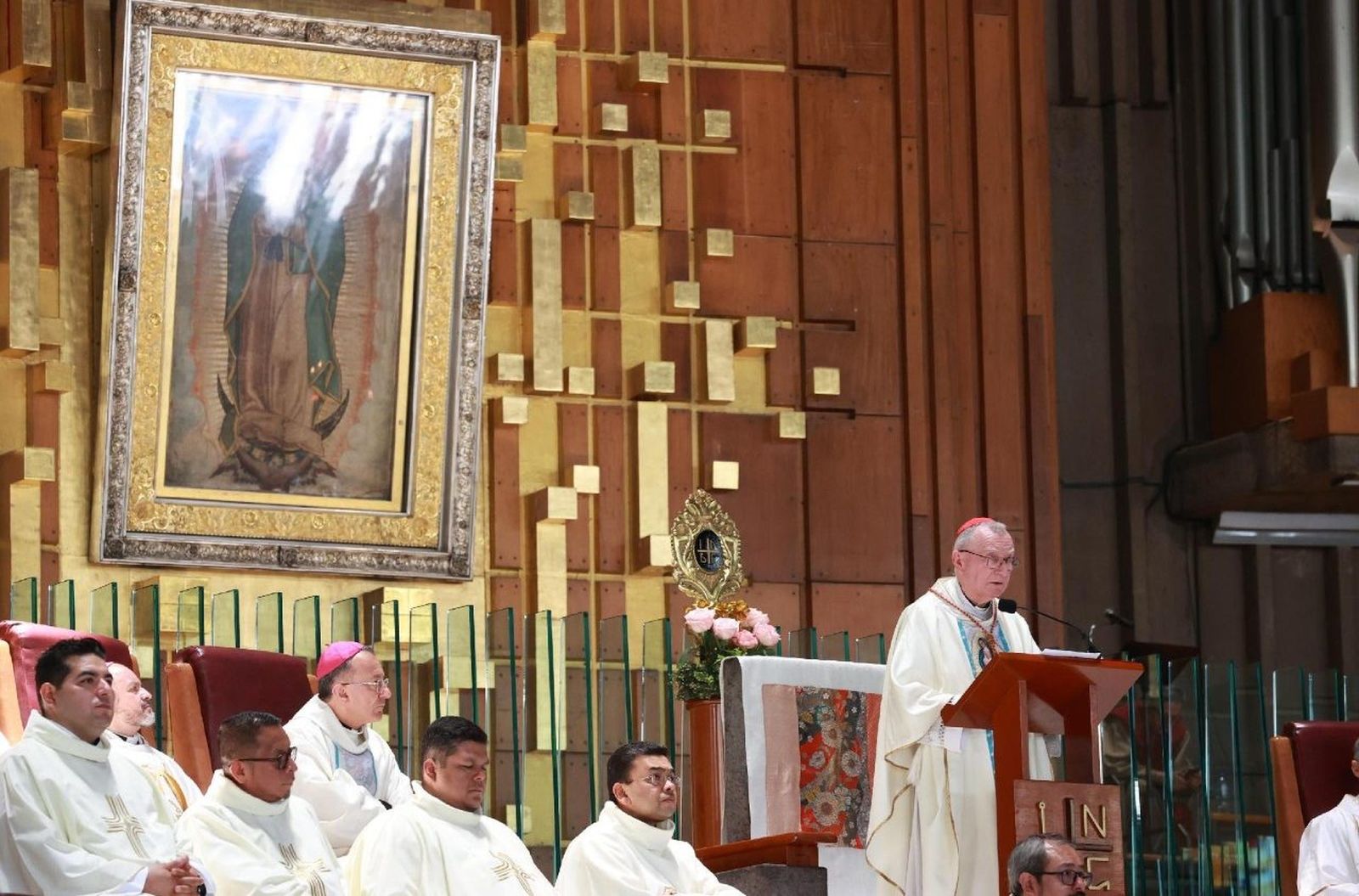 Pietro Parolin en la Basílica de Nuestra Señora de Guadalupe, México.