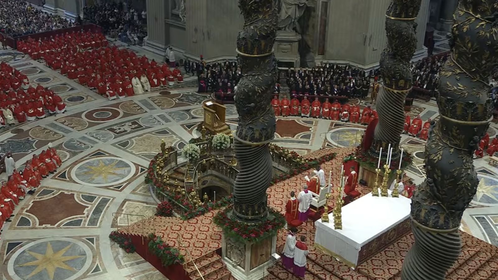 El Papa, en la misa de imposición de palios