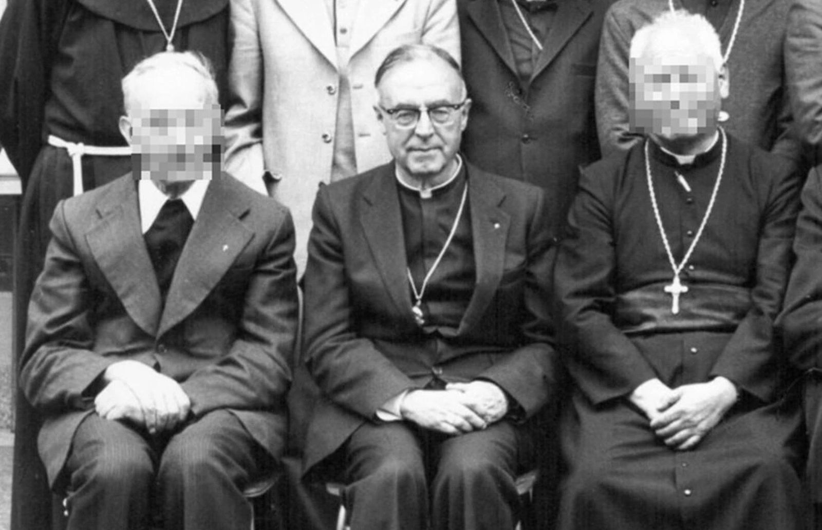 En el centro, Alejandro Mestre, que fue arzobispo de La Paz