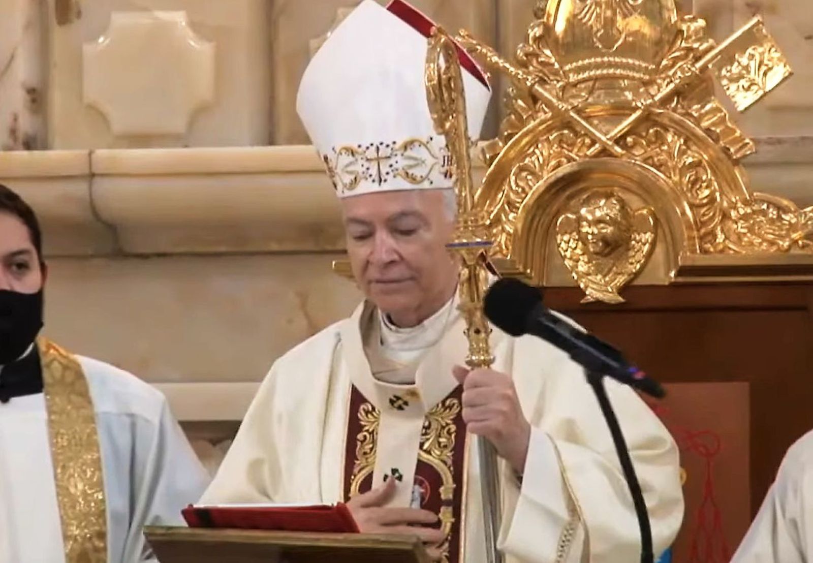 Arzobispo Aguiar Retes, la normalidad del autoritarismo; la deprimida misa crismal, Óleos y certificaciones, ¿Simonía consentida?, recordando al padre Manuel Alarcón.