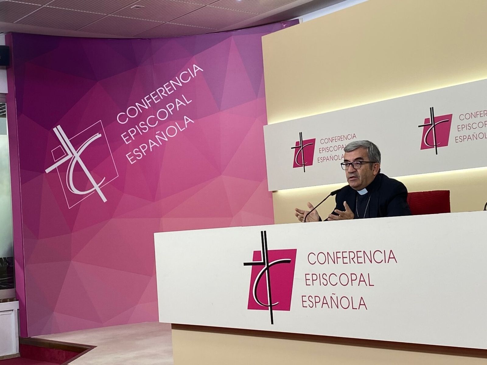 Argüello abre la puerta a “desligar” la portavocía de la Secretaría General de la CEE