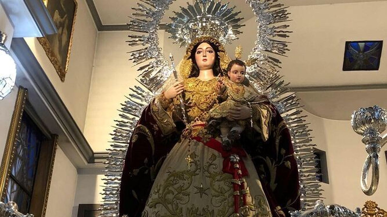 Lanzan lejía a la procesión de la Virgen del Rosario de Jaén