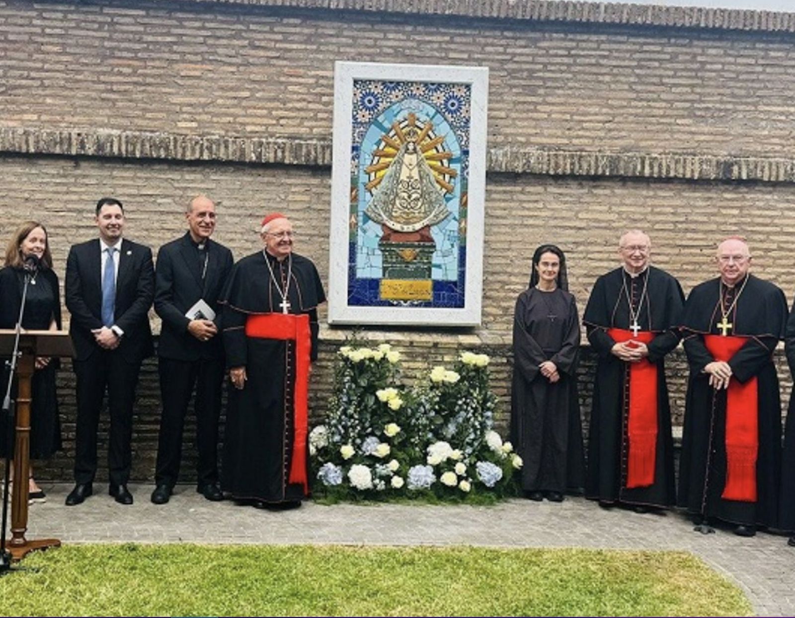 Entronización de la Virgen de Luján en los Jardines Vaticanos