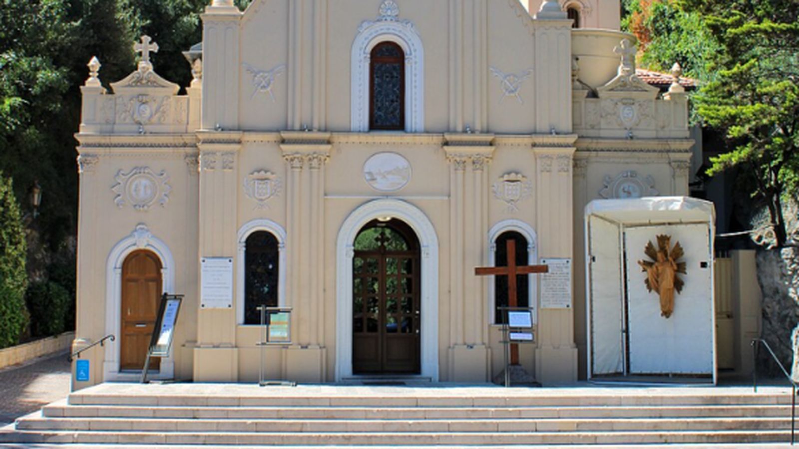Parroquia de Santa Devota, corazón espiritual de Mónaco y símbolo de la fe y la tradición del Principado.