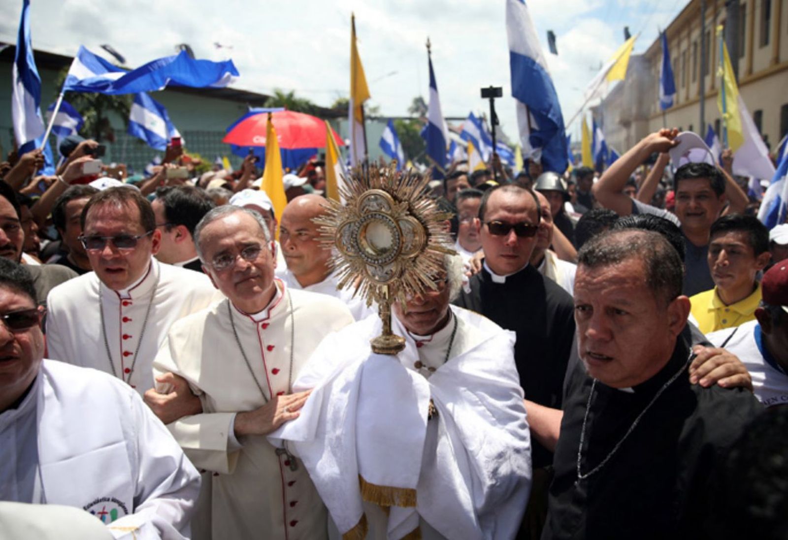 Nuncio, Báez y cardenal Brenes