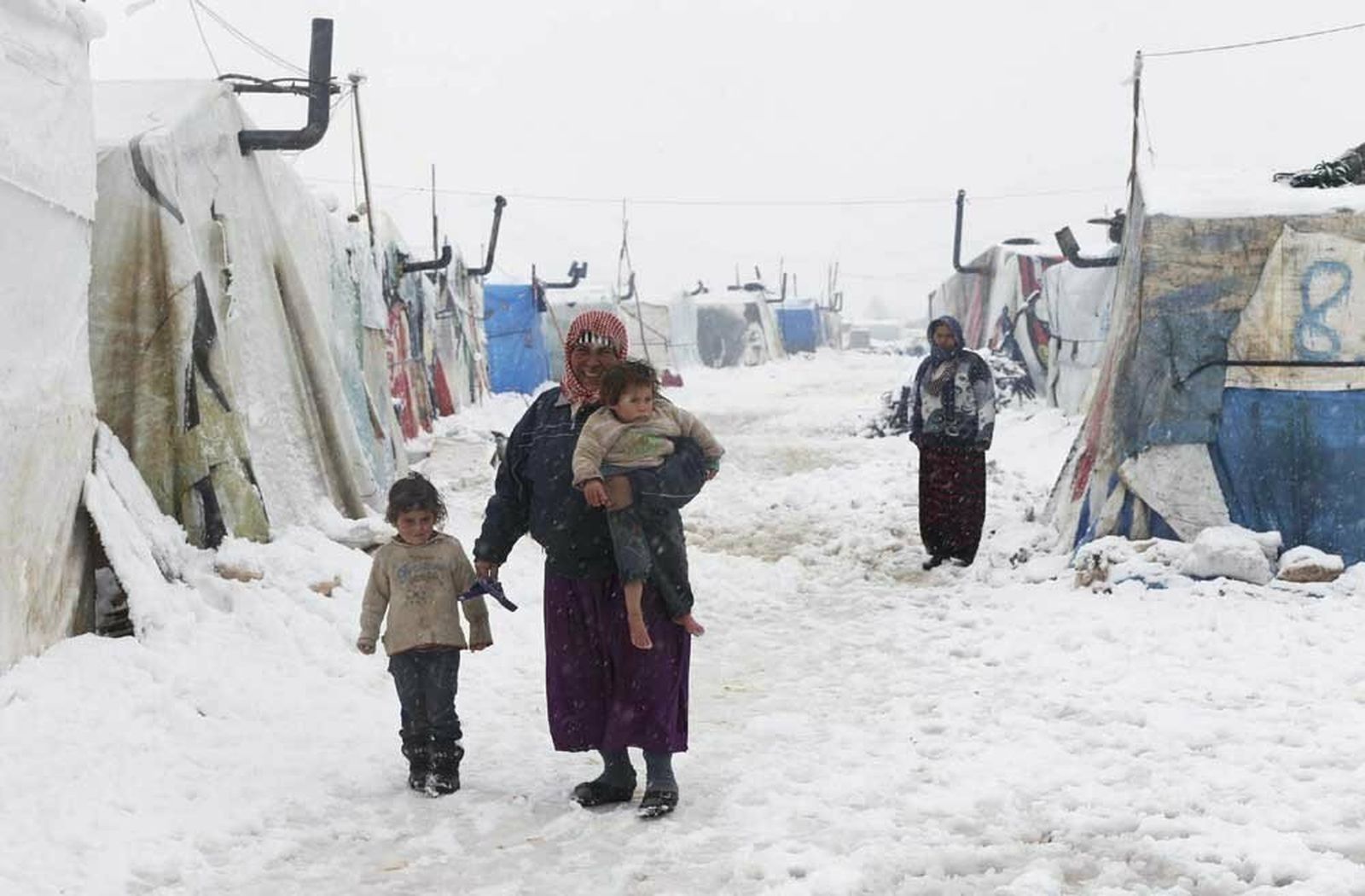 Refugiados en campos a las puertas de Europa