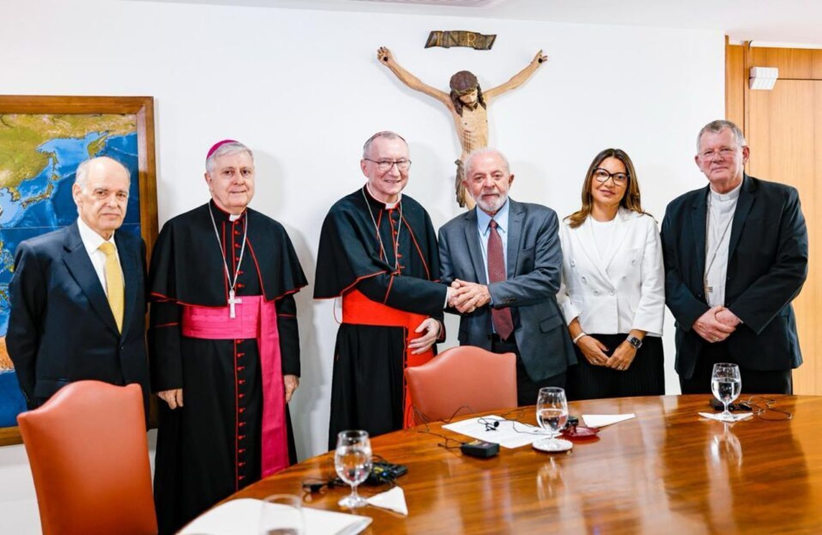 El cardenal Parolin visita al presidente de Brasil