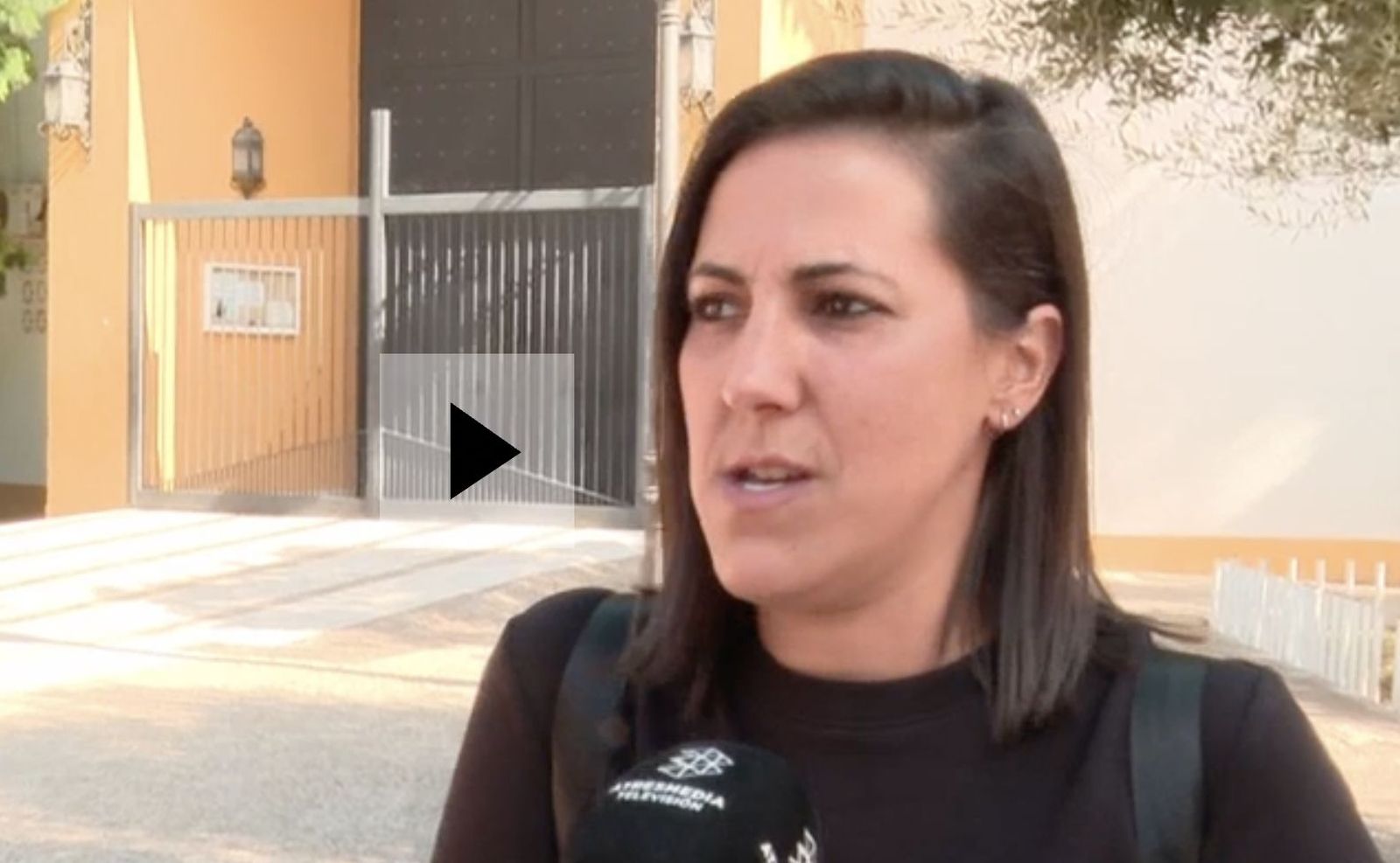 Una madre de Sevilla denuncia que el cura le niega la comunión a su hijo por ser lesbiana