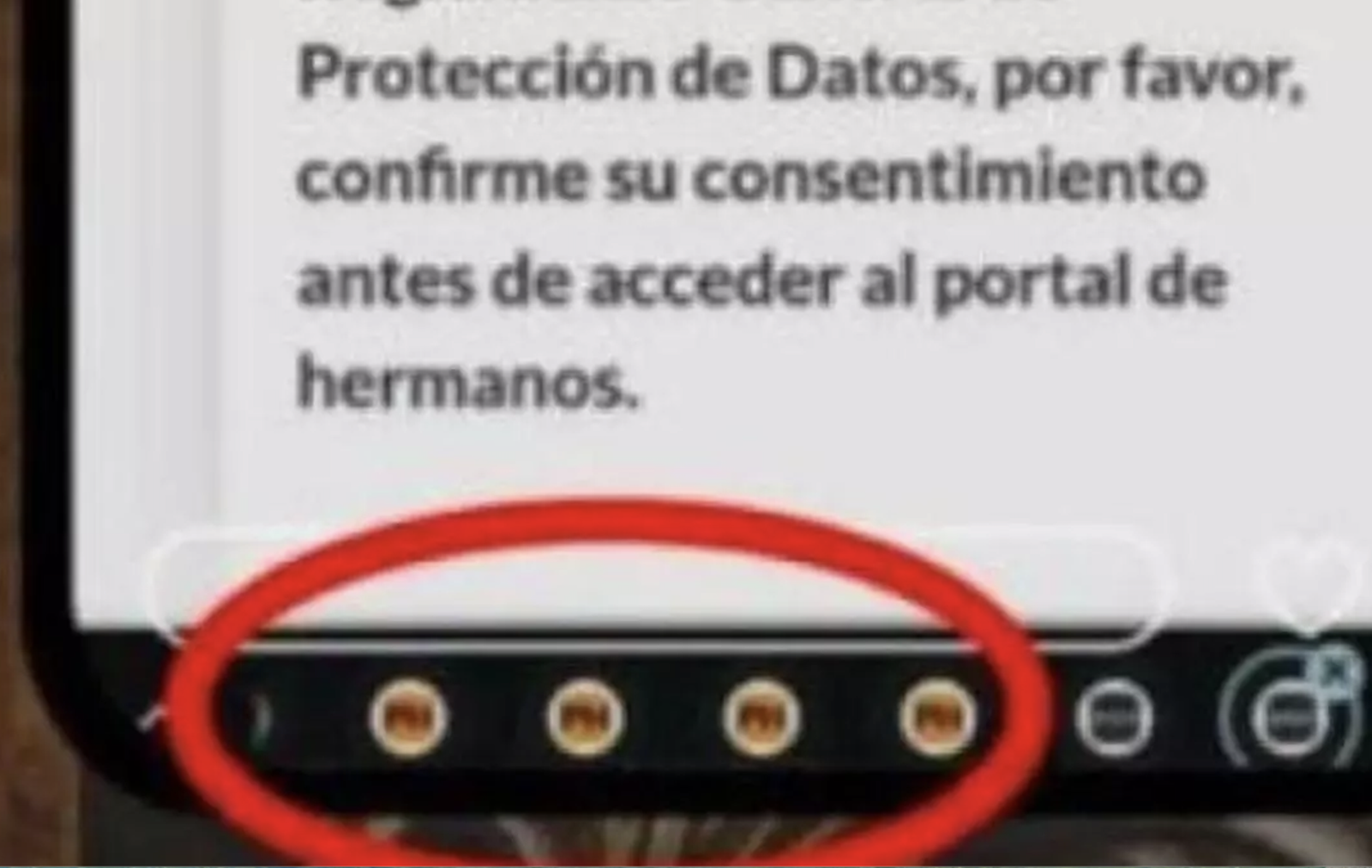 Captura del vídeo difundido con los iconos de la web