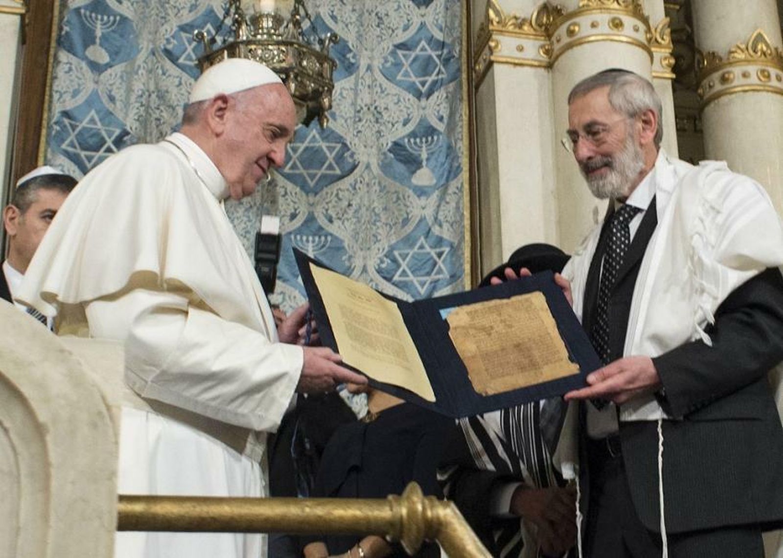 El Papa y el Gran Rabino en la sinagoga de Roma