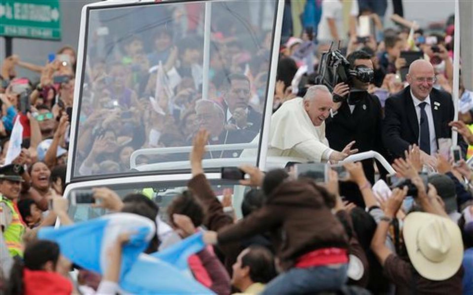 Baño de masas de Francisco en Ecuador