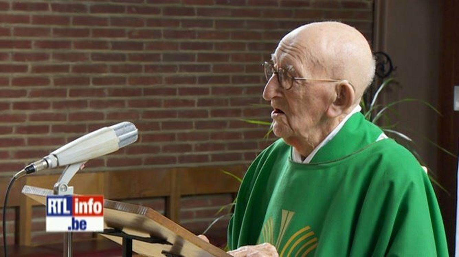 El sacerdote en la televisión belga