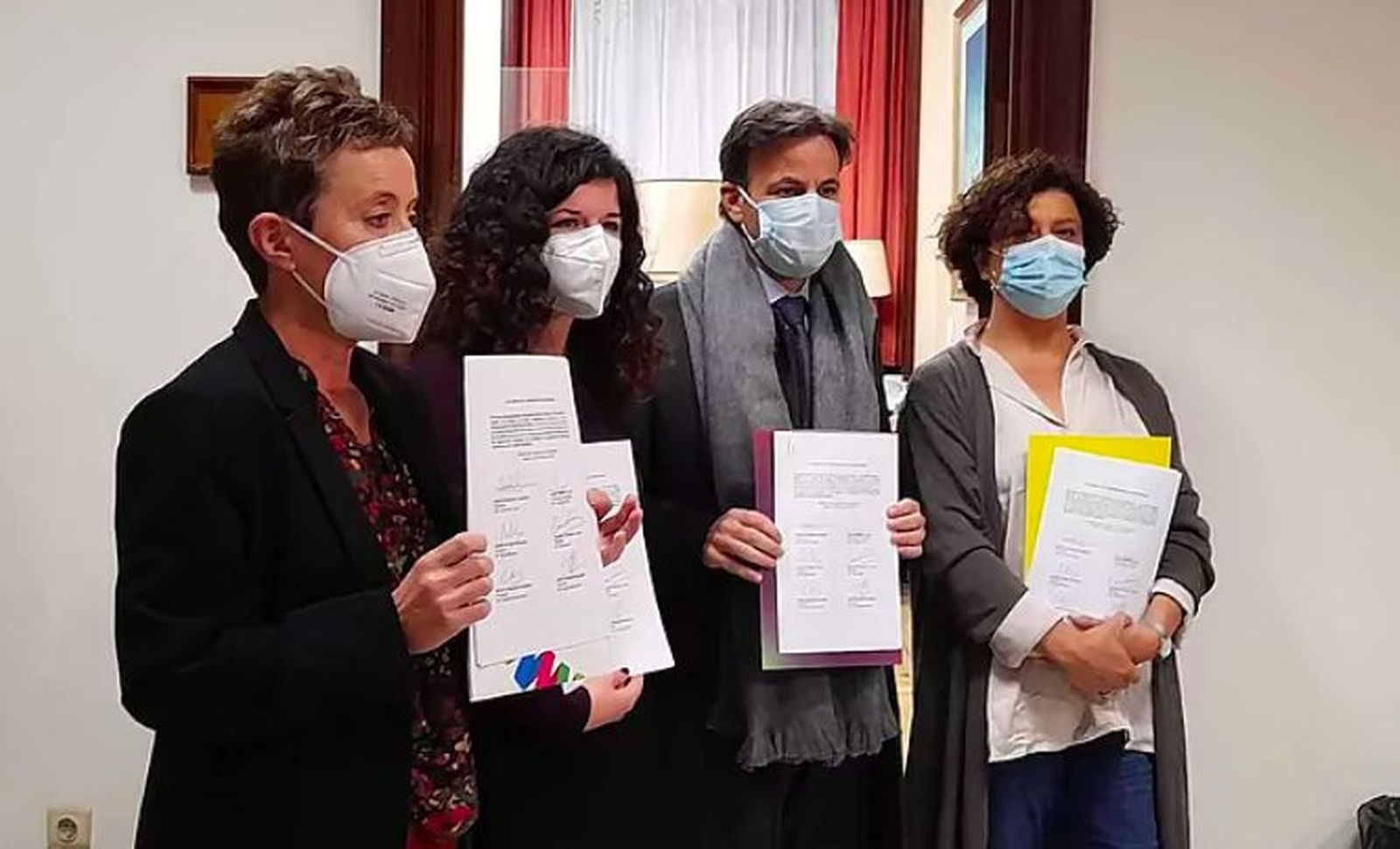 Diputados firmantes de la iniciativa para una comisión de investigación