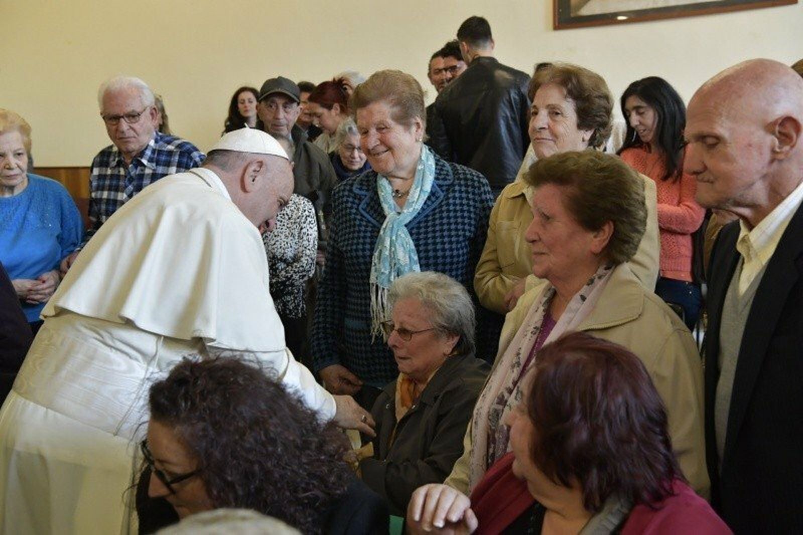 Papa, con ancianos