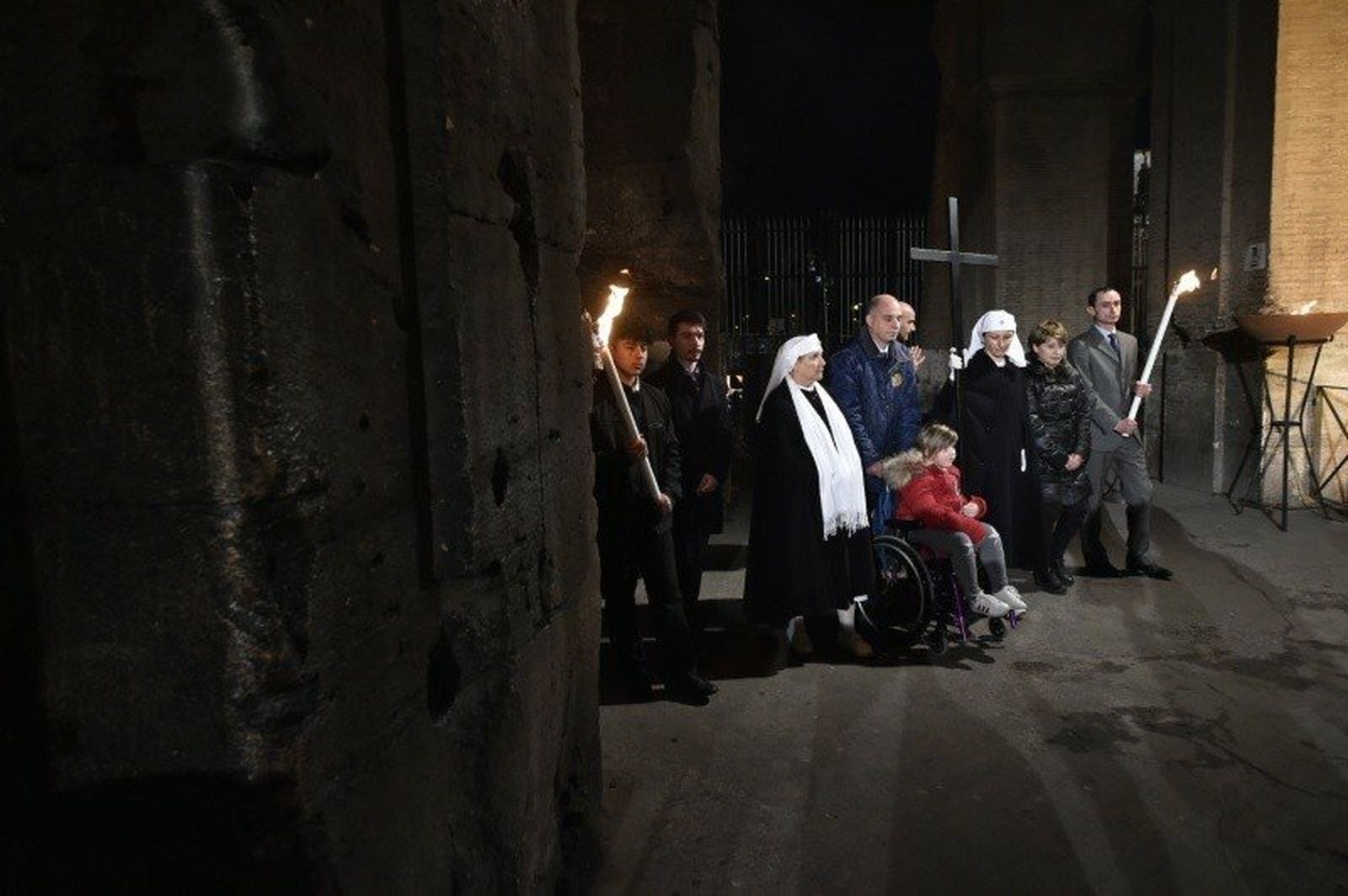 Las religiosas, en una de las estaciones