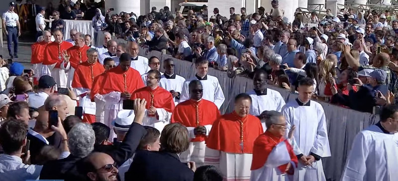 Cobo, en el centro de la procesión de nuevos cardenales
