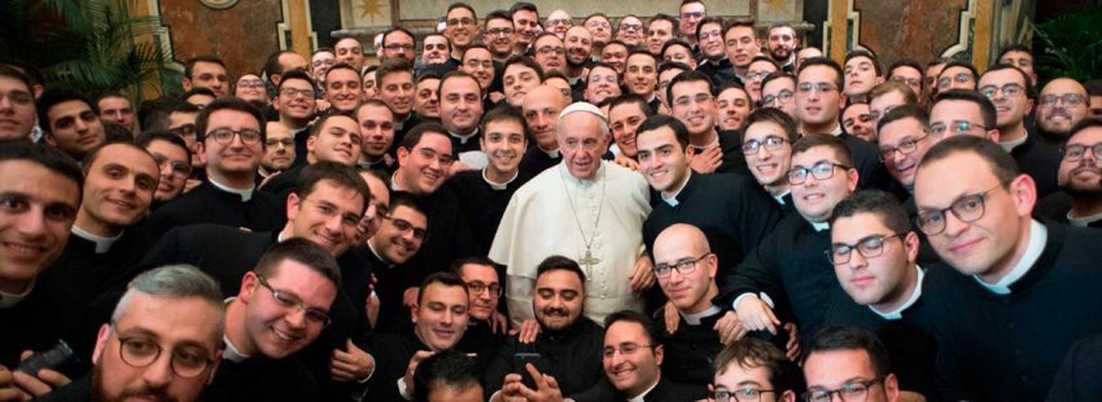 Francisco, con los seminaristas romanos