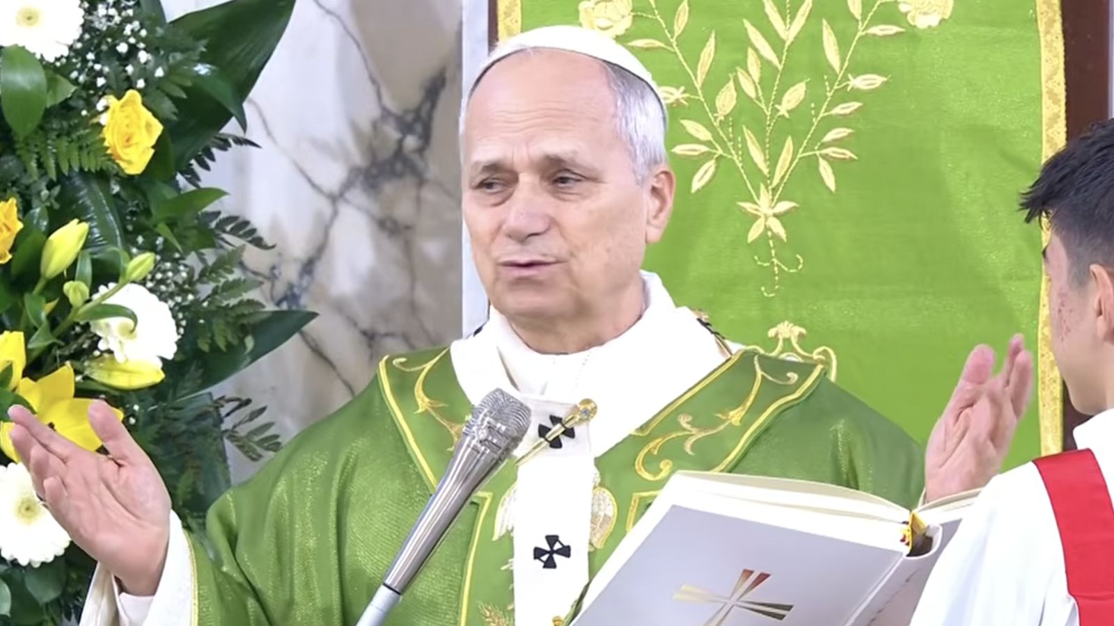 El Papa en la parroquia de Ostia