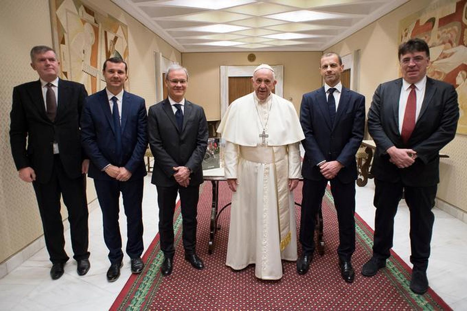El Papa recibe al presidente de la UEFA la víspera de la inauguración de la Eurocopa