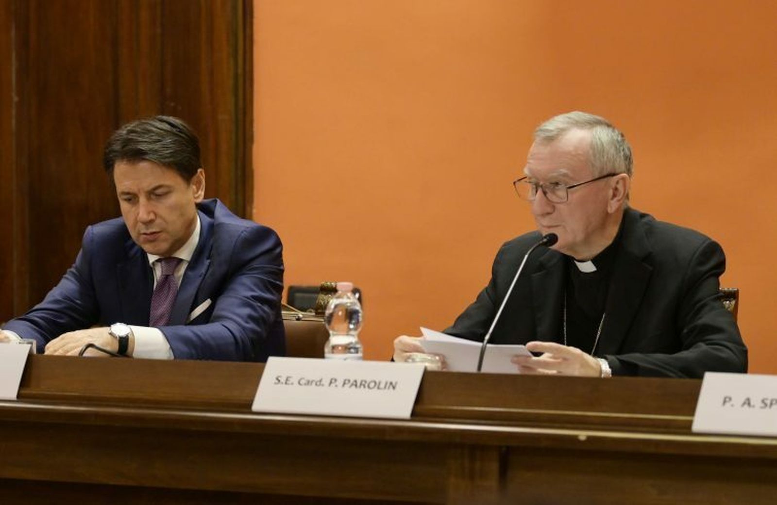 Parolin y Conte, en La Civiltà Cattolica