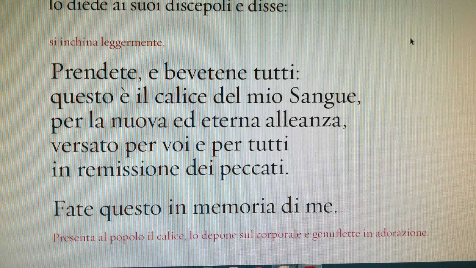 Esta es la versión italiana del Misal, en la que se sigue consagrando "Por todos"