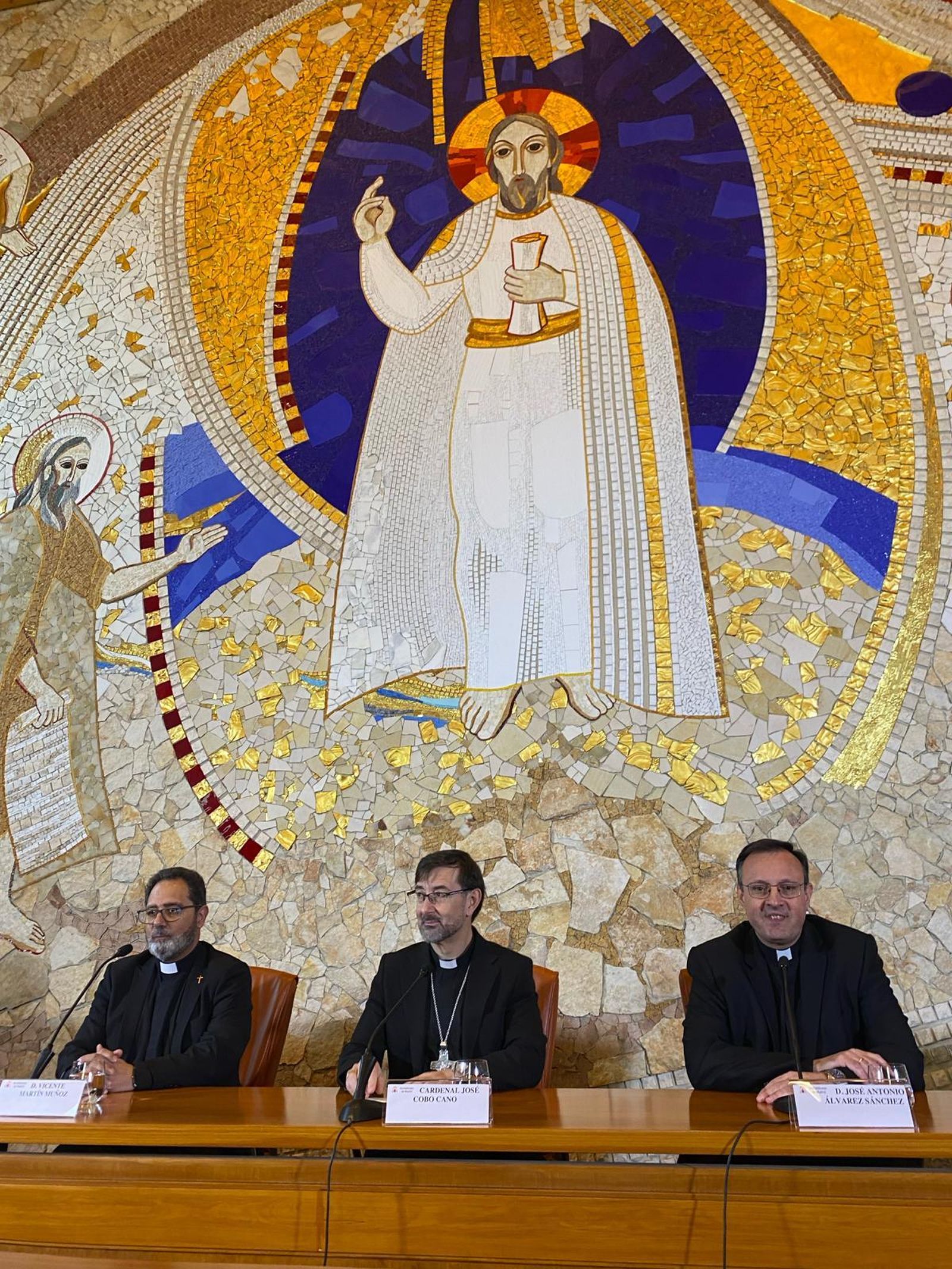 Los dos nuevos auxiliares, con Cobo