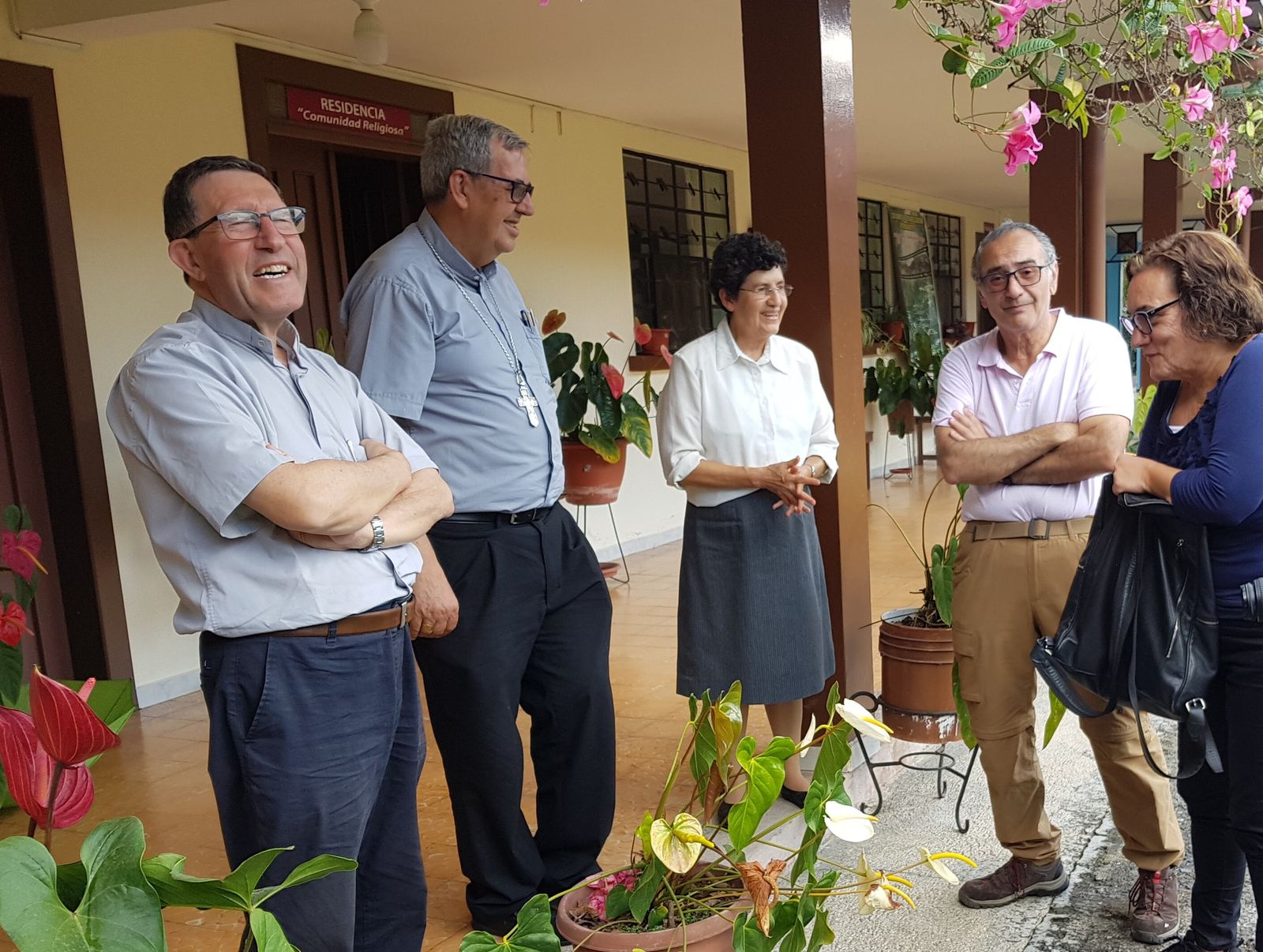 Sinodalidad y naturaleza: El obispo y la mujer universitaria