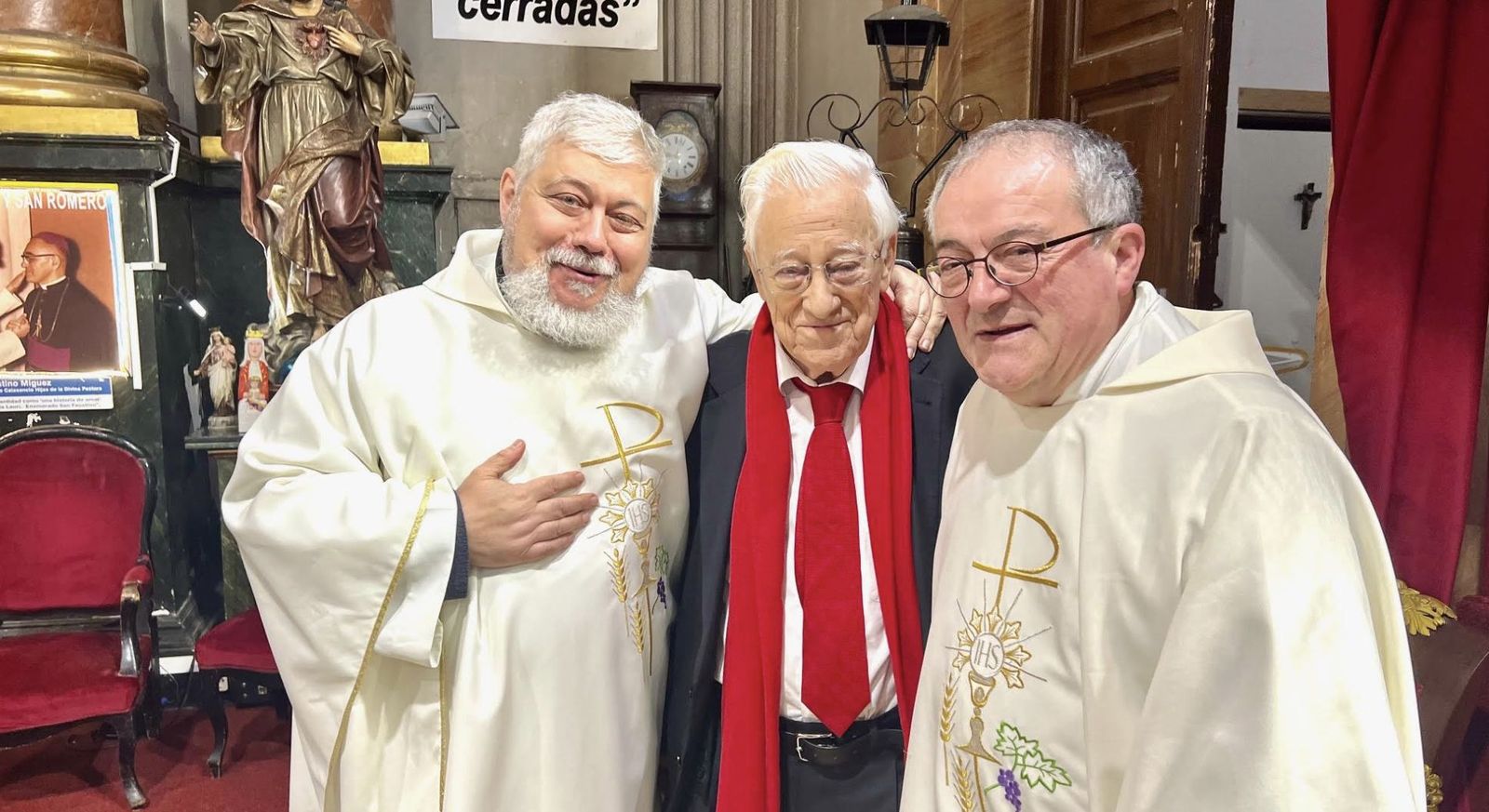 Padre Ángel con Peio y con Ricardo