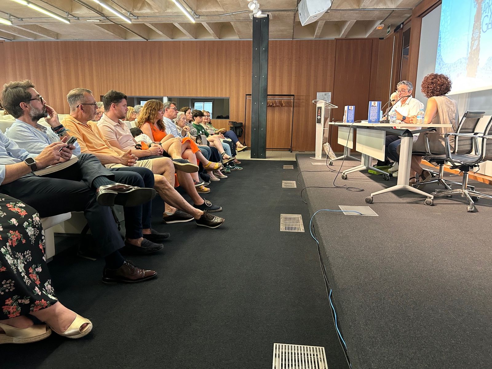 Asistentes a la presentación de la novela de Jesús Bastante