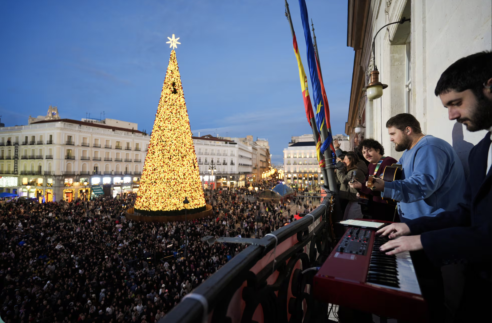 Actuación de Hakuna en la Puerta del Sol