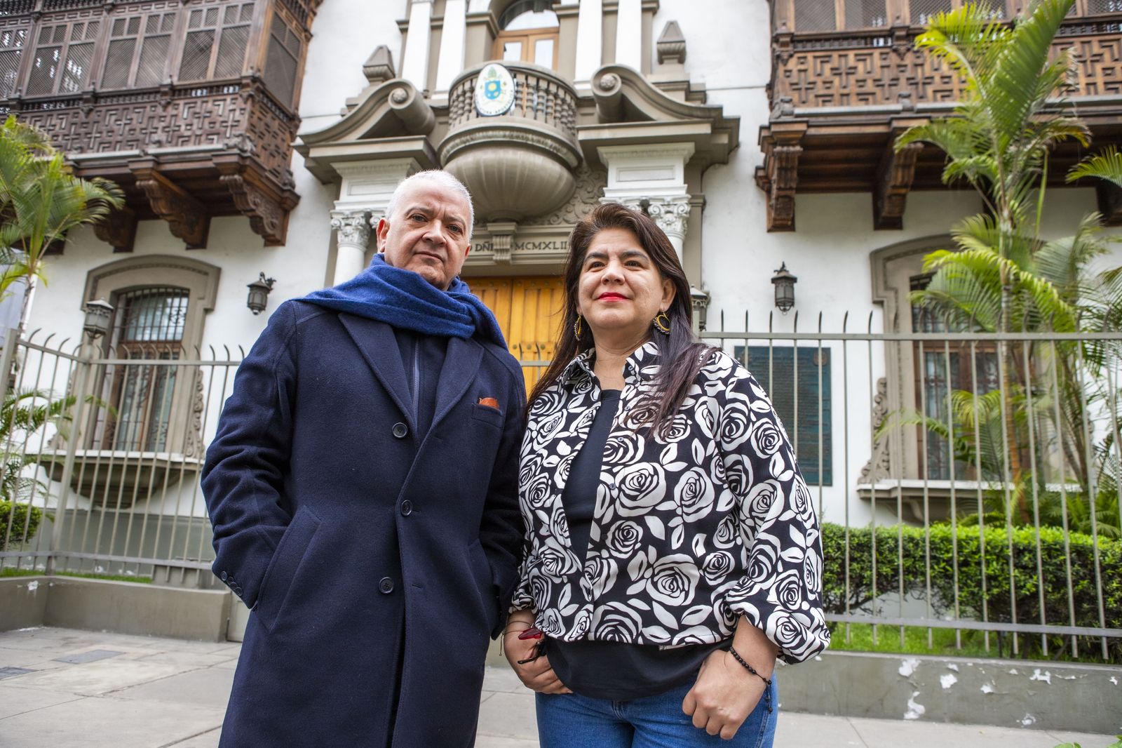 Pedro Salina y Paola Ugaz, en Lima, ante la Nunciatura