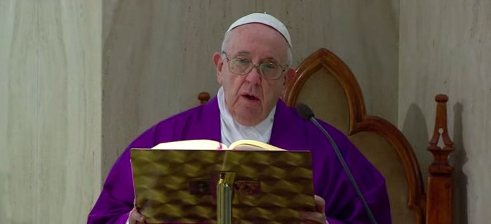 Francisco, en el ambón de Santa Marta