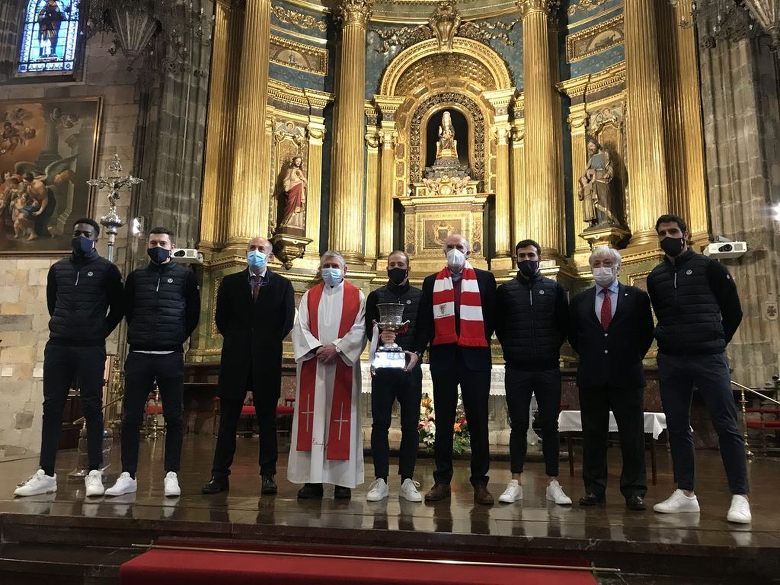 El Athletic ofrece su Supercopa a la Amatxu de Begoña