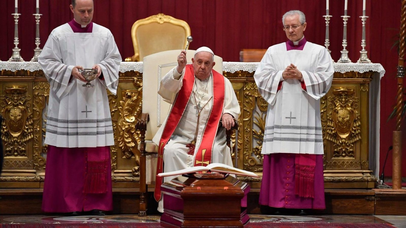 El Papa Francisco preside el rito de la "Ultima Commendatio" y de la "Valedictio"