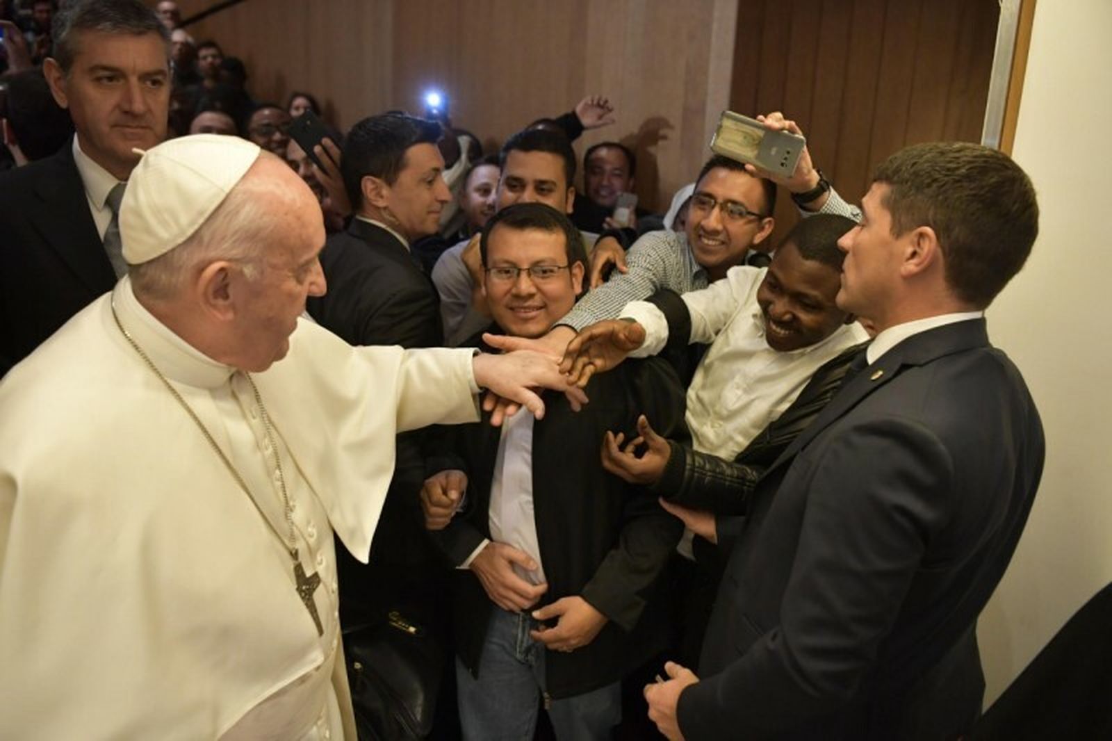 El Papa Francisco, hoy, con estudiantes de la Pontificia Universidad Lateranense