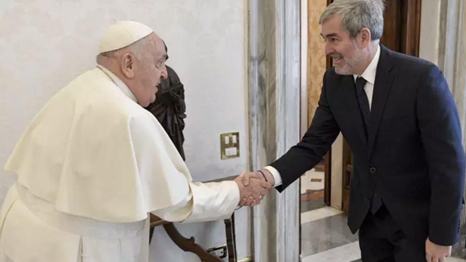 Fernando Clavijo y Francisco en enero de 2024, cuando ya hablaron del viaje a Canarias