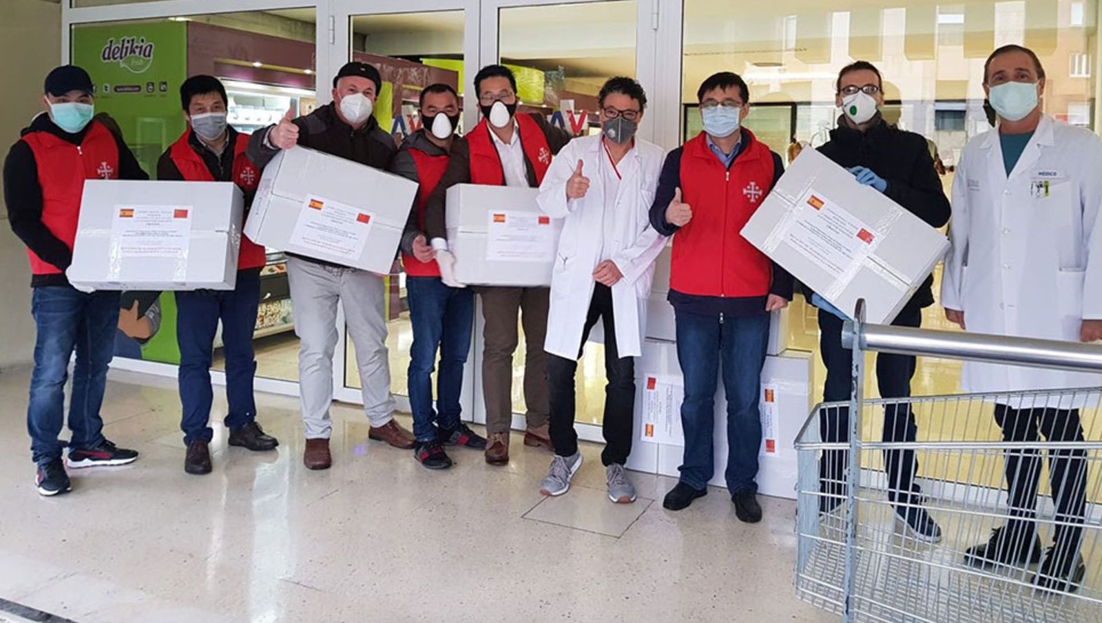 Entrega de material sanitario en Valencia. Donación de la comunidad católica china