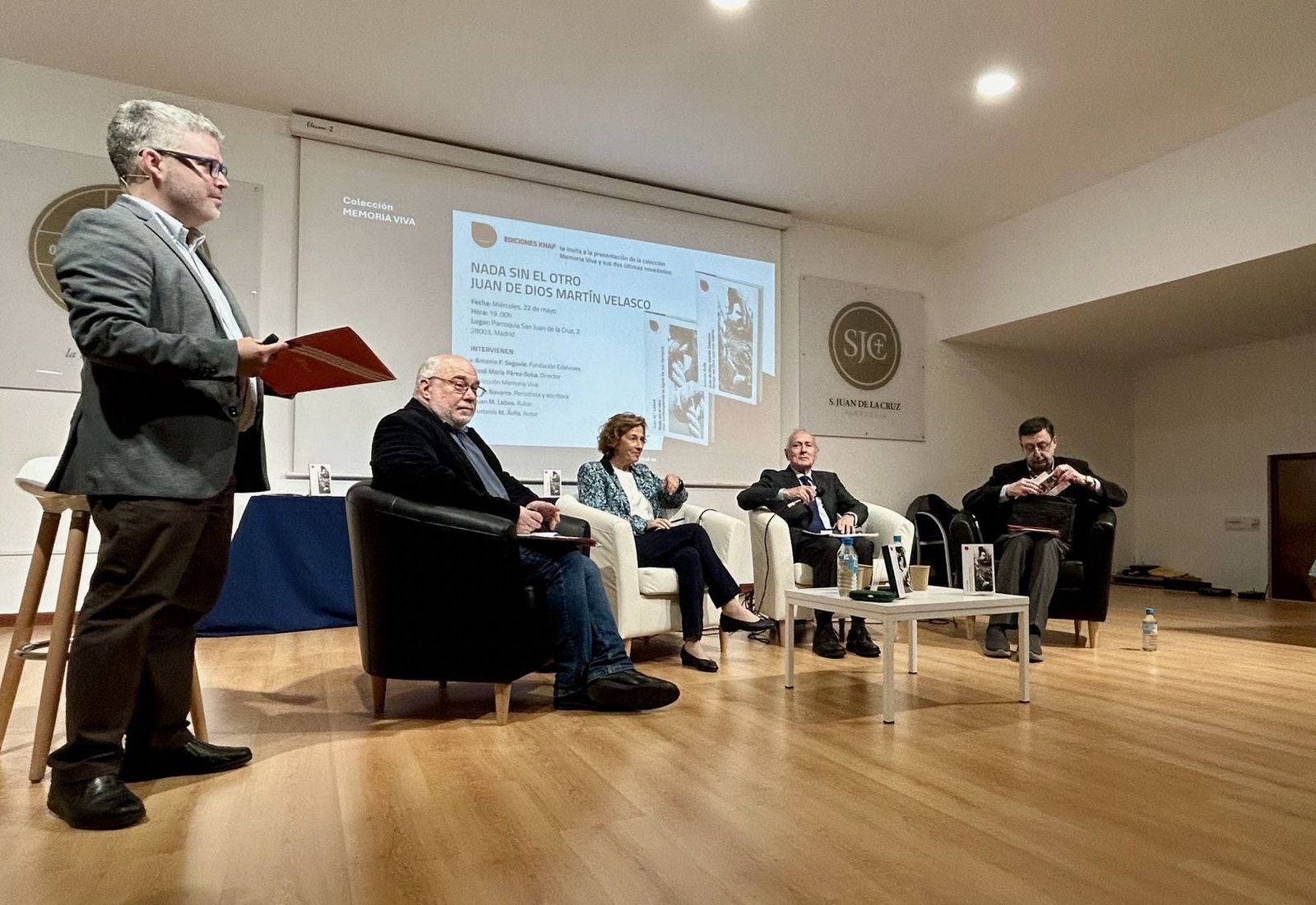 Antonio F. Segovia, de la Fundación Edelvives, en la presentación de los libros
