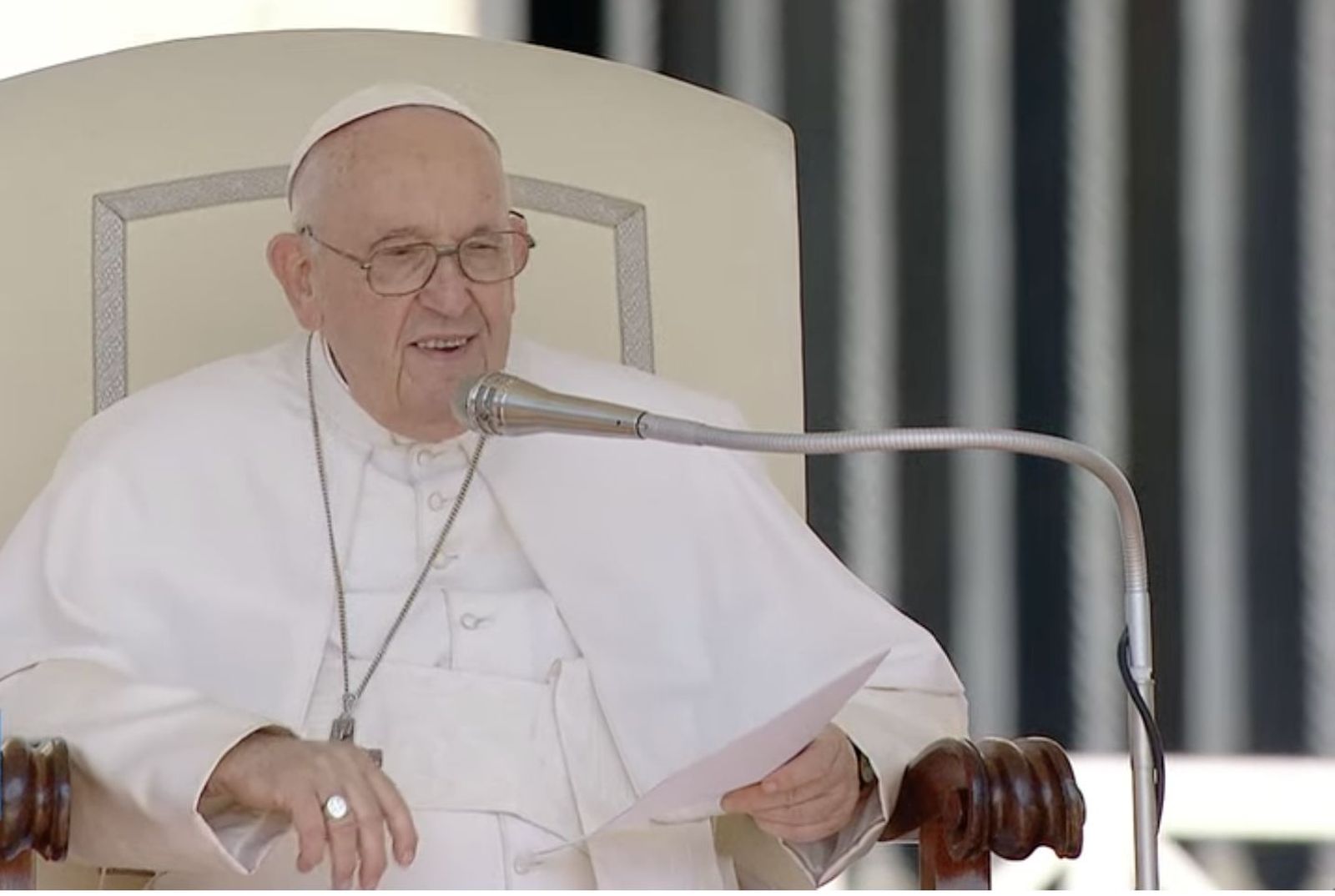 Francisco, durante la catequesis