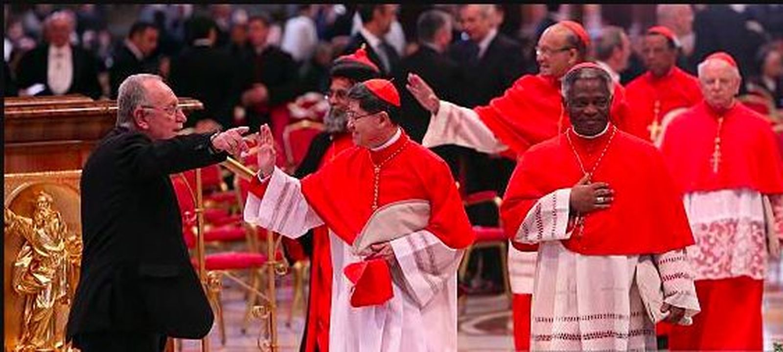 Turkson y Tagle, siendo nombrados cardenales