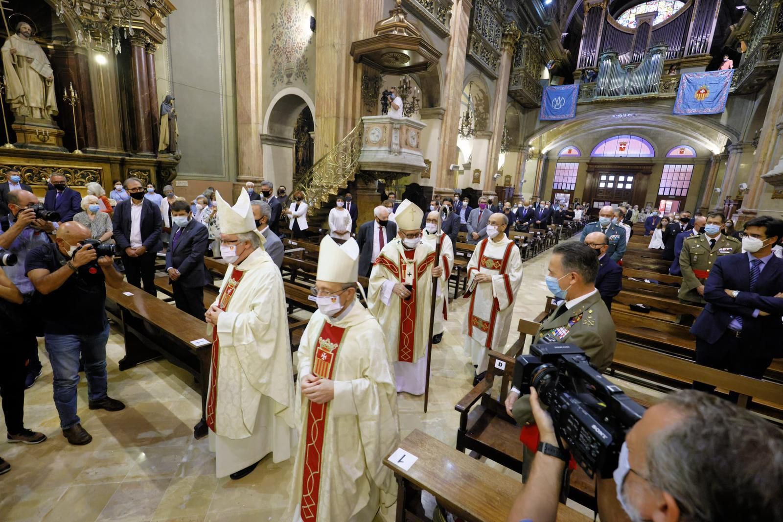 Omella saluda a los asistentes a la misa de la Mercé