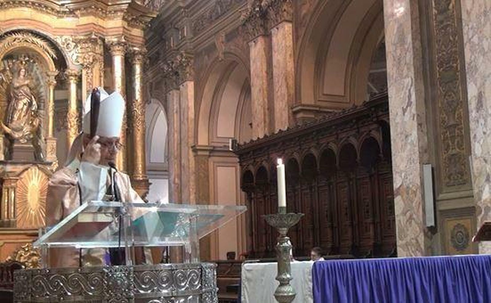 Card. Poli durante la homilía en la catedral metropolitana