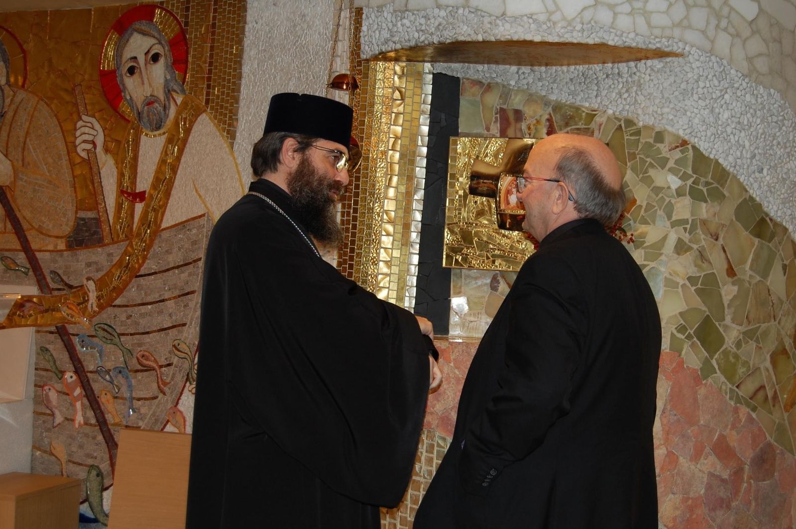 Conesa, con Timotei Lauran, arzobispo rumano España y Portugal en la sede de la Conferencia Episcopal Española
