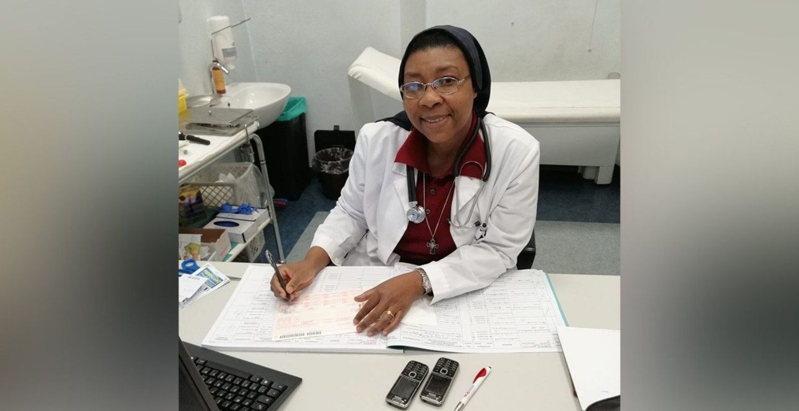 La hermana Angel Bipendu, médico congoleña en Italia